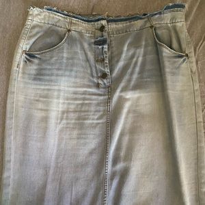 Women’s DKNY denim skirt
